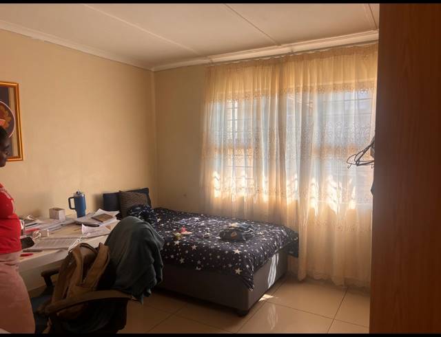 3 BEDROOM TOWNHOUSE FOR SALE IN ZSM INDUSTRIAL